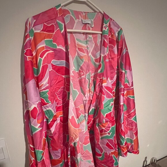 ASOS DESIGN Maternity satin wrap beach kimono with bold abstract print in pink - Picture 5 of 14